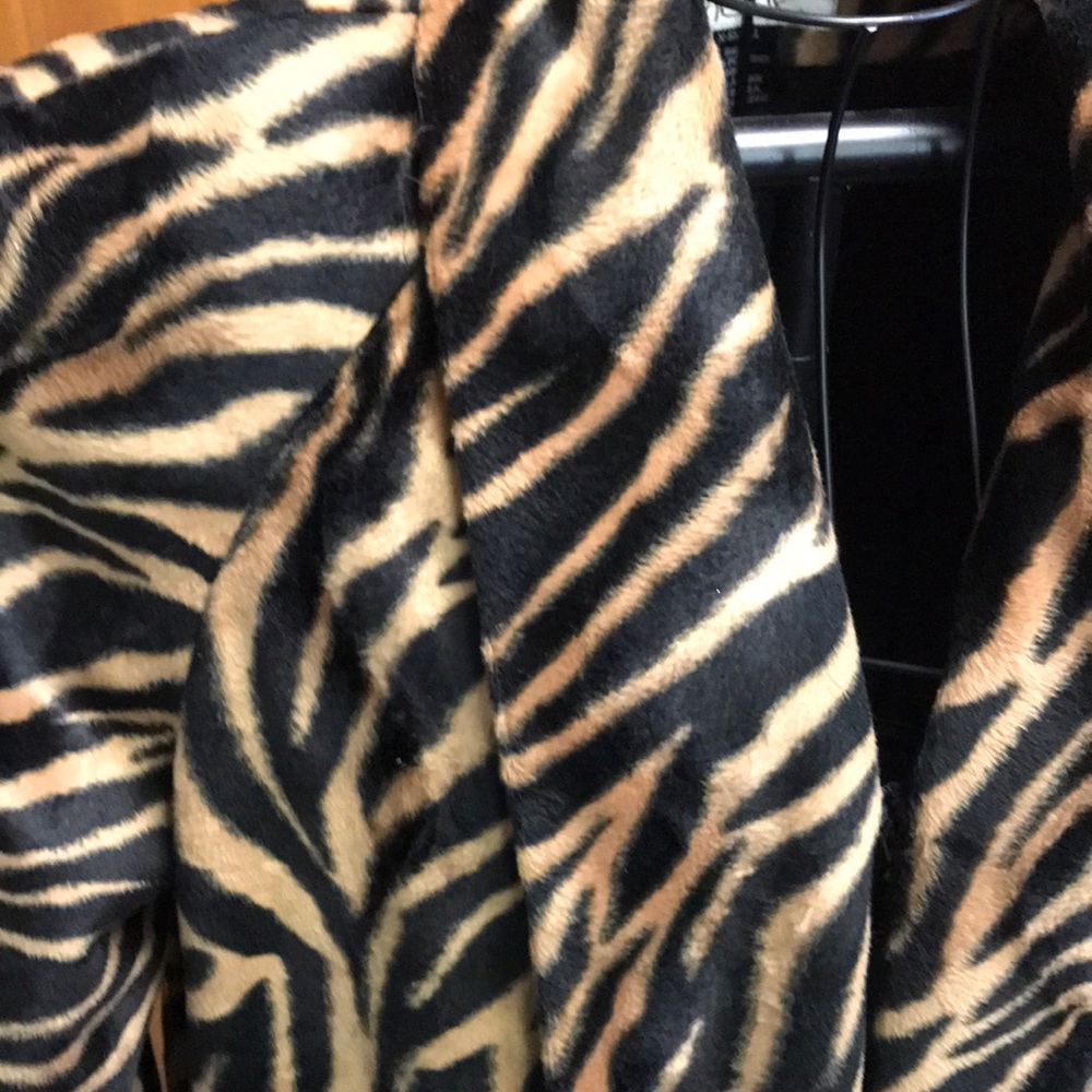 Cache Long Leopard Print Coat - image 8